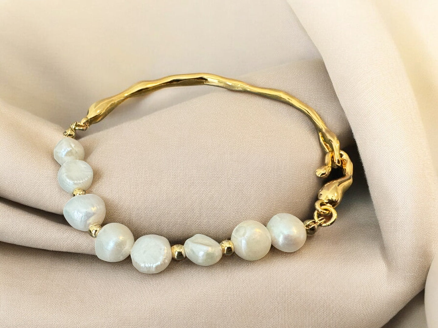 Aurous Pearl Bracelet