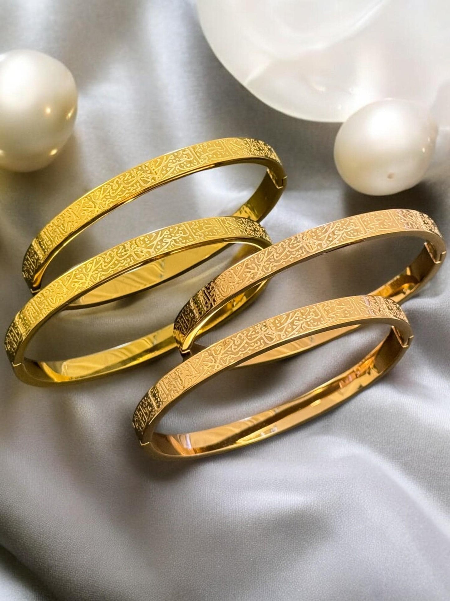 Ayatul Kursi Bangle Gift for Her, Ayatul Kursi Bracelet, Islamic Jewelry, Arabic Calligraphy Gold Plated 18k ,Allah Bangle. Makes a perfect Muslim Present for Her. Occasions : Ramadan Eid, Birthday, Anniversary, Valentines! Engraved Gold Thick Bangle