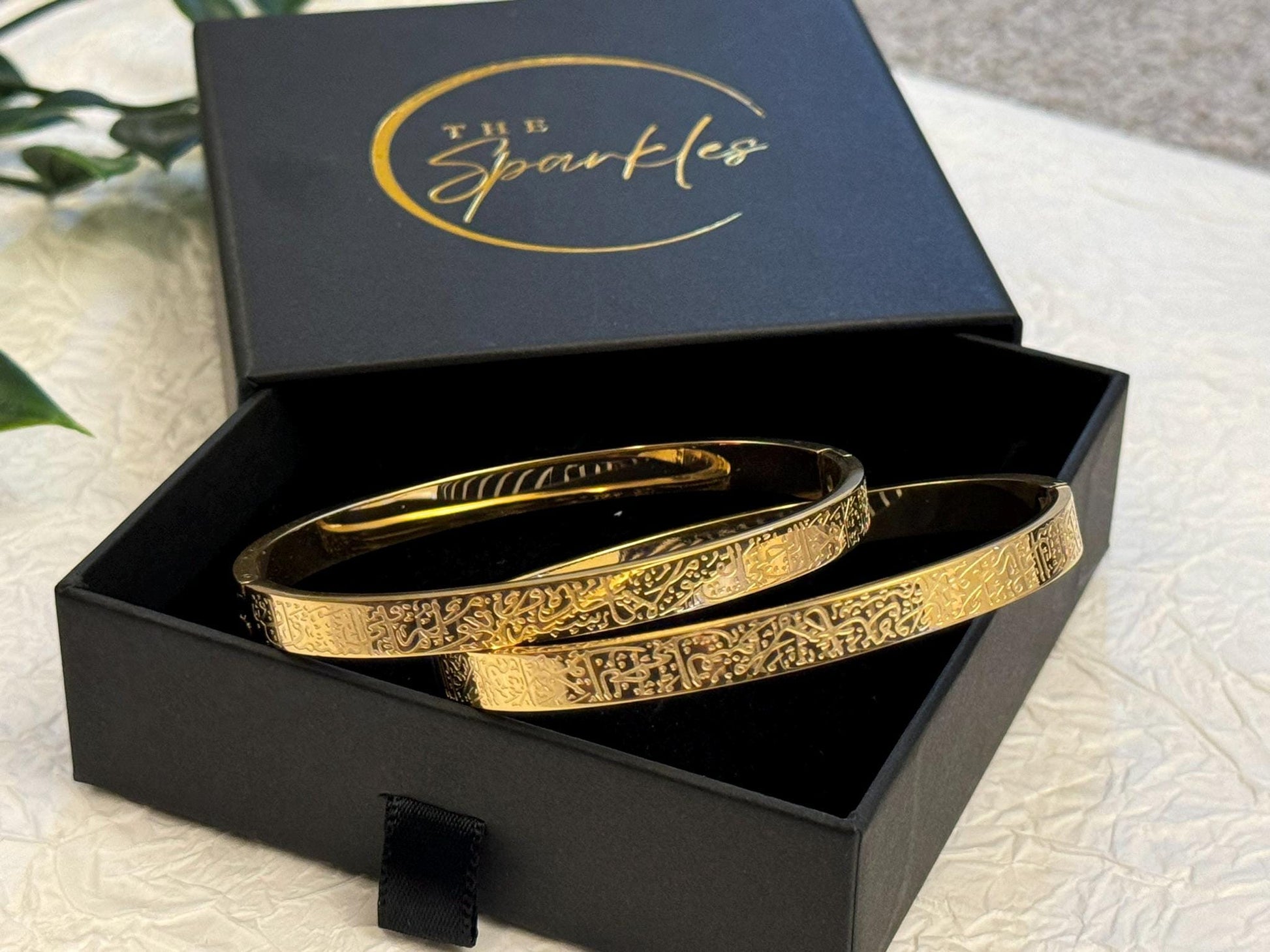 Ayatul Kursi Bangle Gift for Her, Ayatul Kursi Bracelet, Islamic Jewelry, Arabic Calligraphy Gold Plated 18k ,Allah Bangle. Makes a perfect Muslim Present for Her. Occasions : Ramadan Eid, Birthday, Anniversary, Valentines! Engraved Gold Thick Bangle